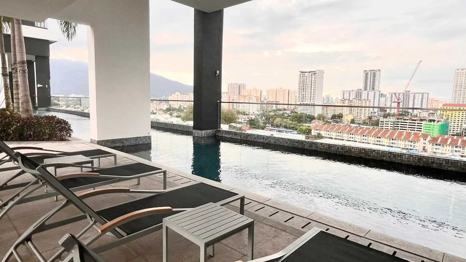 Apartment Georgetown Seaview & Cityview Skypool With 2 Carpark Jelutong Malaysia