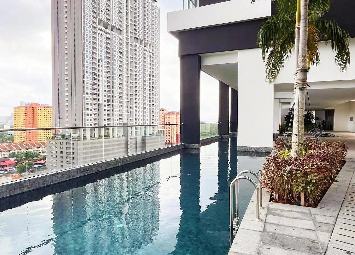 Georgetown Seaview & Cityview Skypool With 2 Carpark Jelutong Apartment