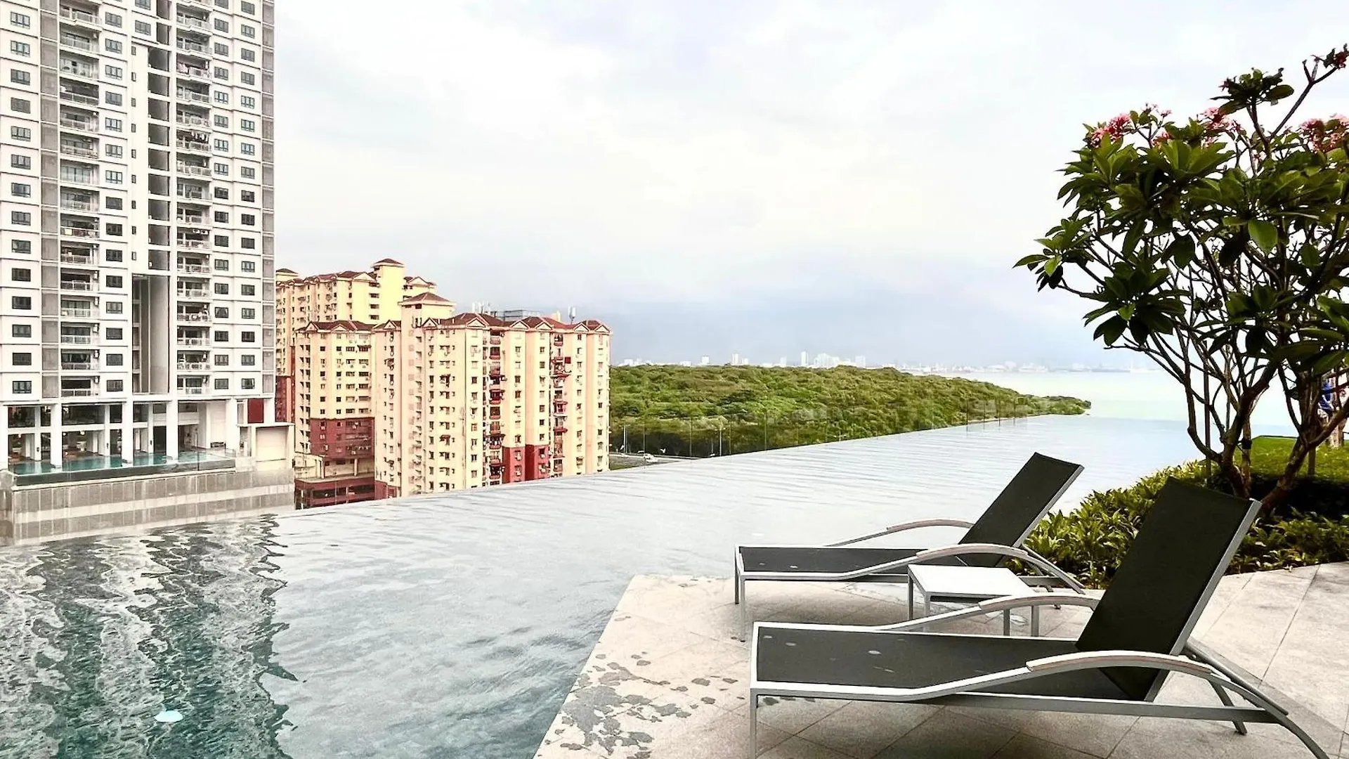 Georgetown Seaview & Cityview Skypool With 2 Carpark Jelutong