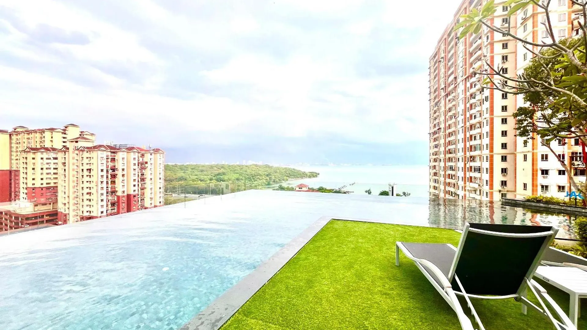Apartment Georgetown Seaview & Cityview Skypool With 2 Carpark Jelutong